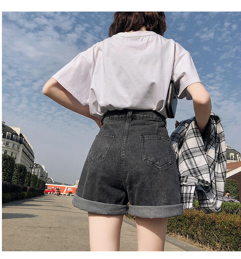 Women's Loose Style Denim Shorts Women's Loose Style Denim Shorts