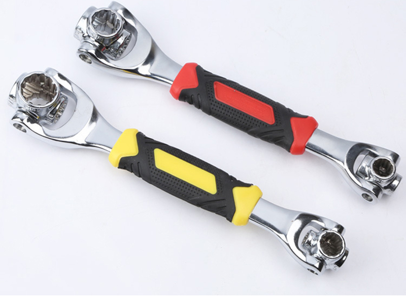 Universal Socket Wrench with Spline Bolts